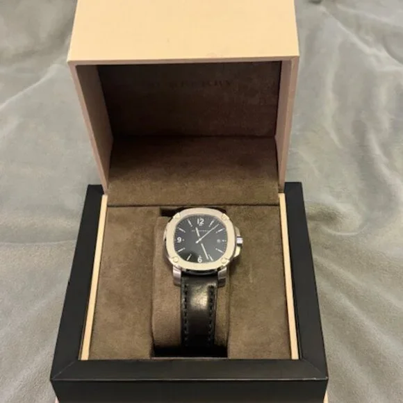 Burberry 'The Britain' Watch - Pristine Condition - Picture 2 of 4